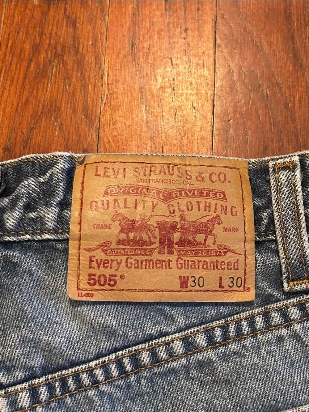 Vintage Levi’s 505 Regular Fit Straight Leg Red Tab Faded Blue Denim Jeans 30x30
